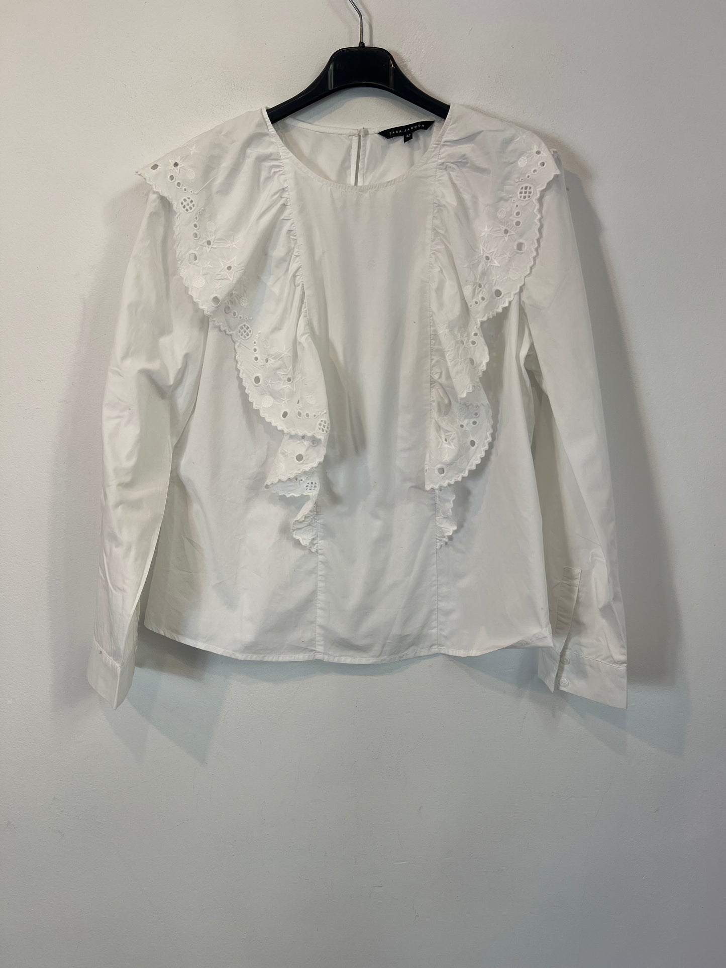 TARA JARMON. Blusa blanca volantes  T.42 (m)