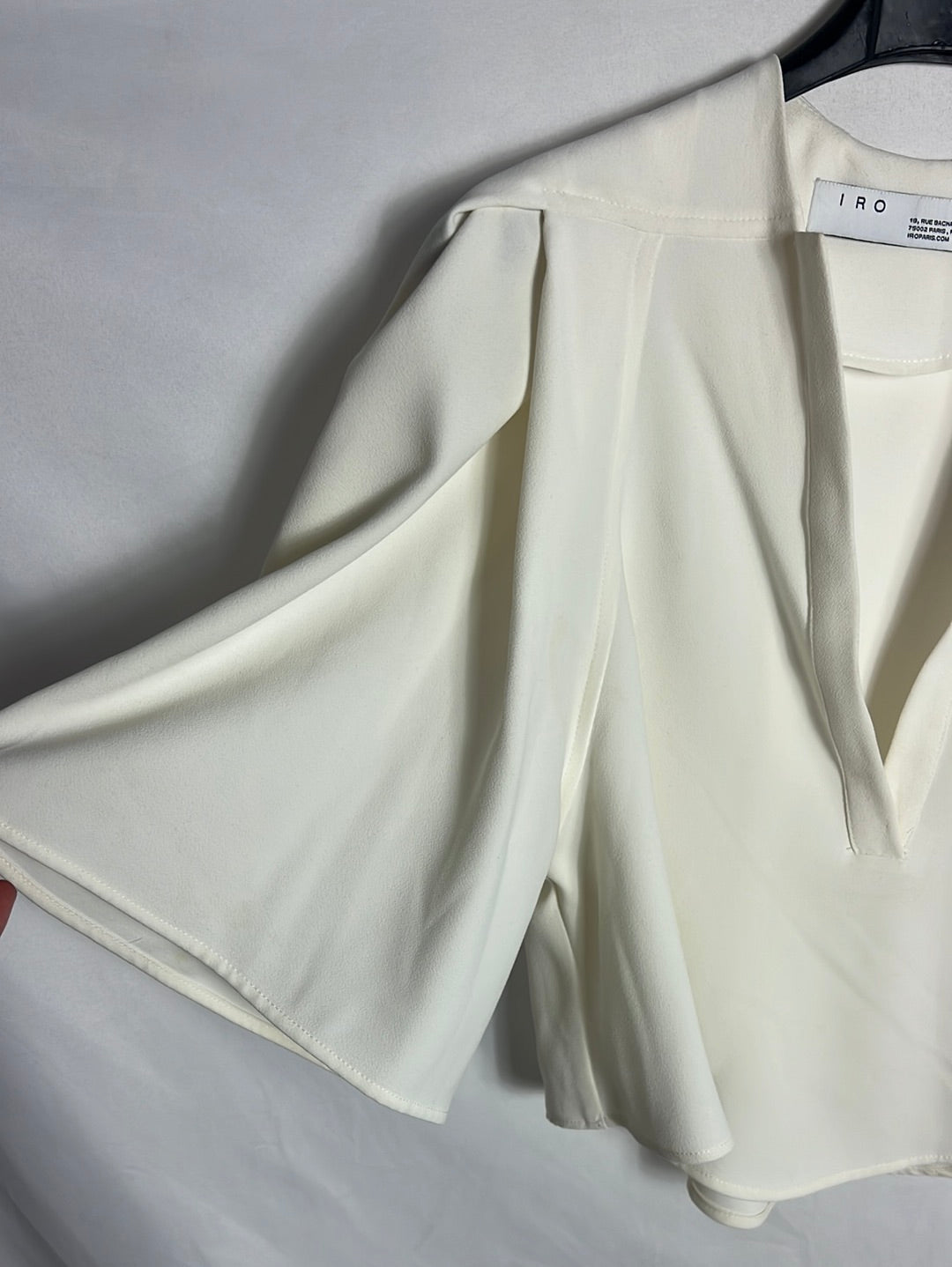 IRO. Blusa efecto capa color crudo. T 34