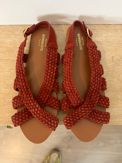 PETITE MENDIGOTE. Sandalia plana piel teja. T 39