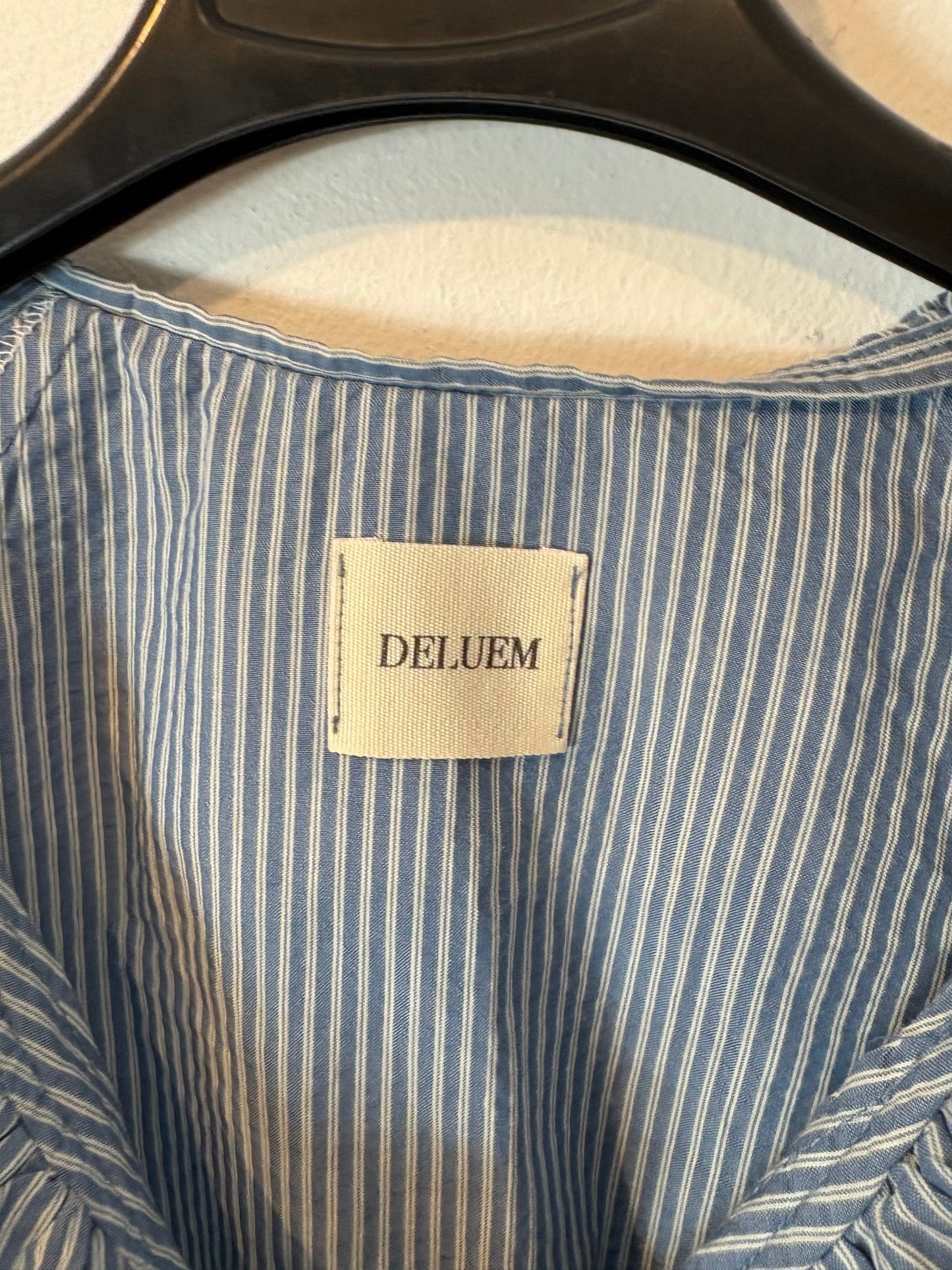 DELUEM. Striped blouse with ruffled collar. TS/M