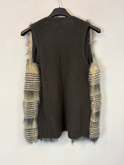 STRADIVARIUS. Chaleco pelo frontal. T S