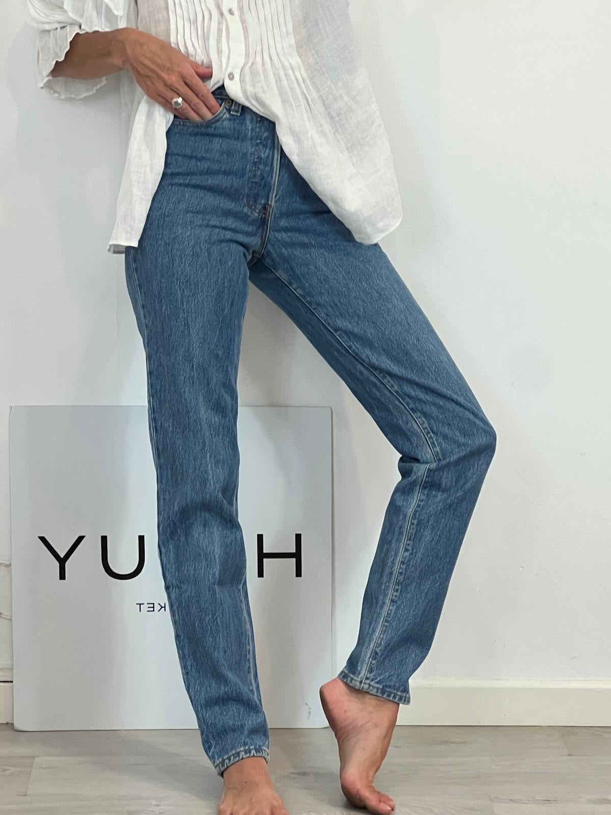 LEVI’S . Denim vintage abotonado lavado medio