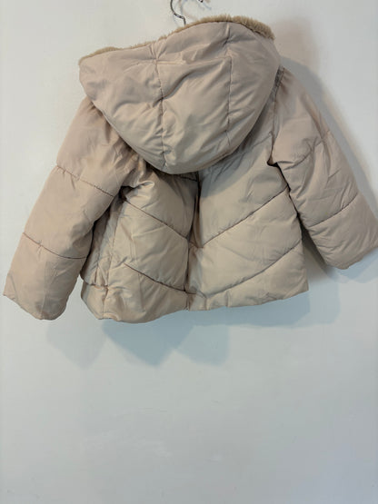 ZARA. Abrigo acolchado beige. T 2 -3 años