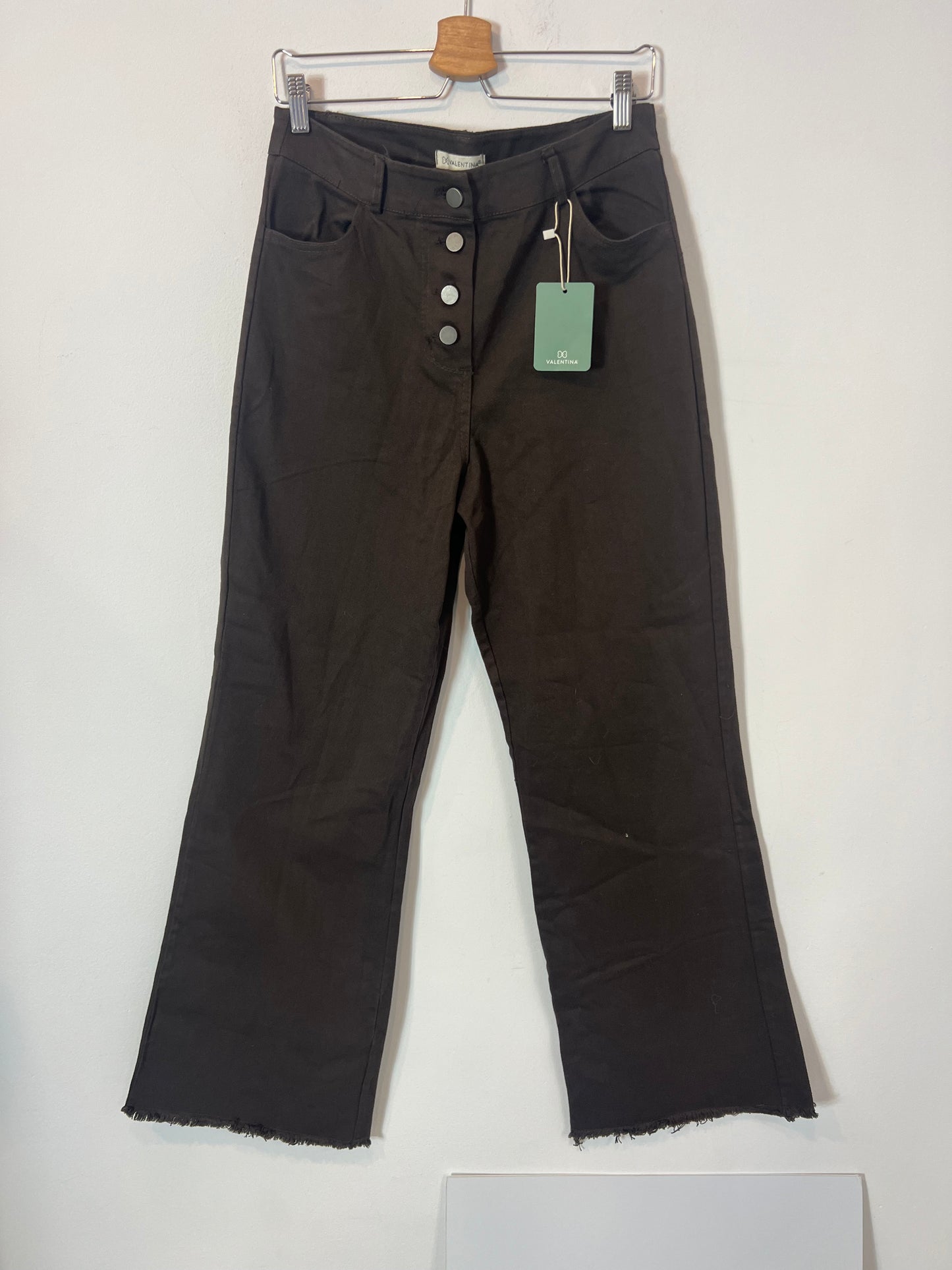 VALENTINA. Brown straight-leg trousers with buttons, size 40