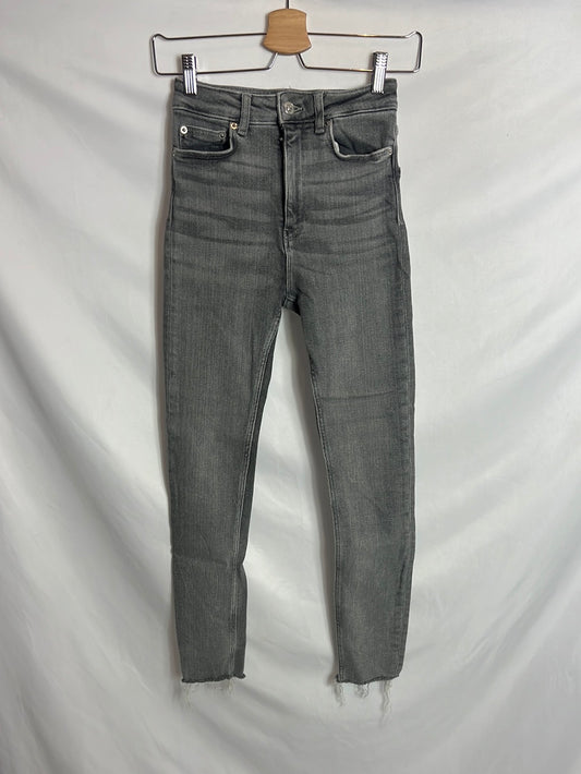 ZARA. Frayed grey skinny denim. Size 34