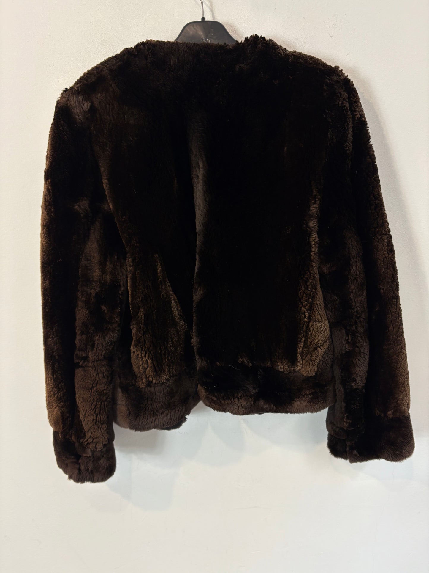 OTRAS. Chaqueta visón bolsillos