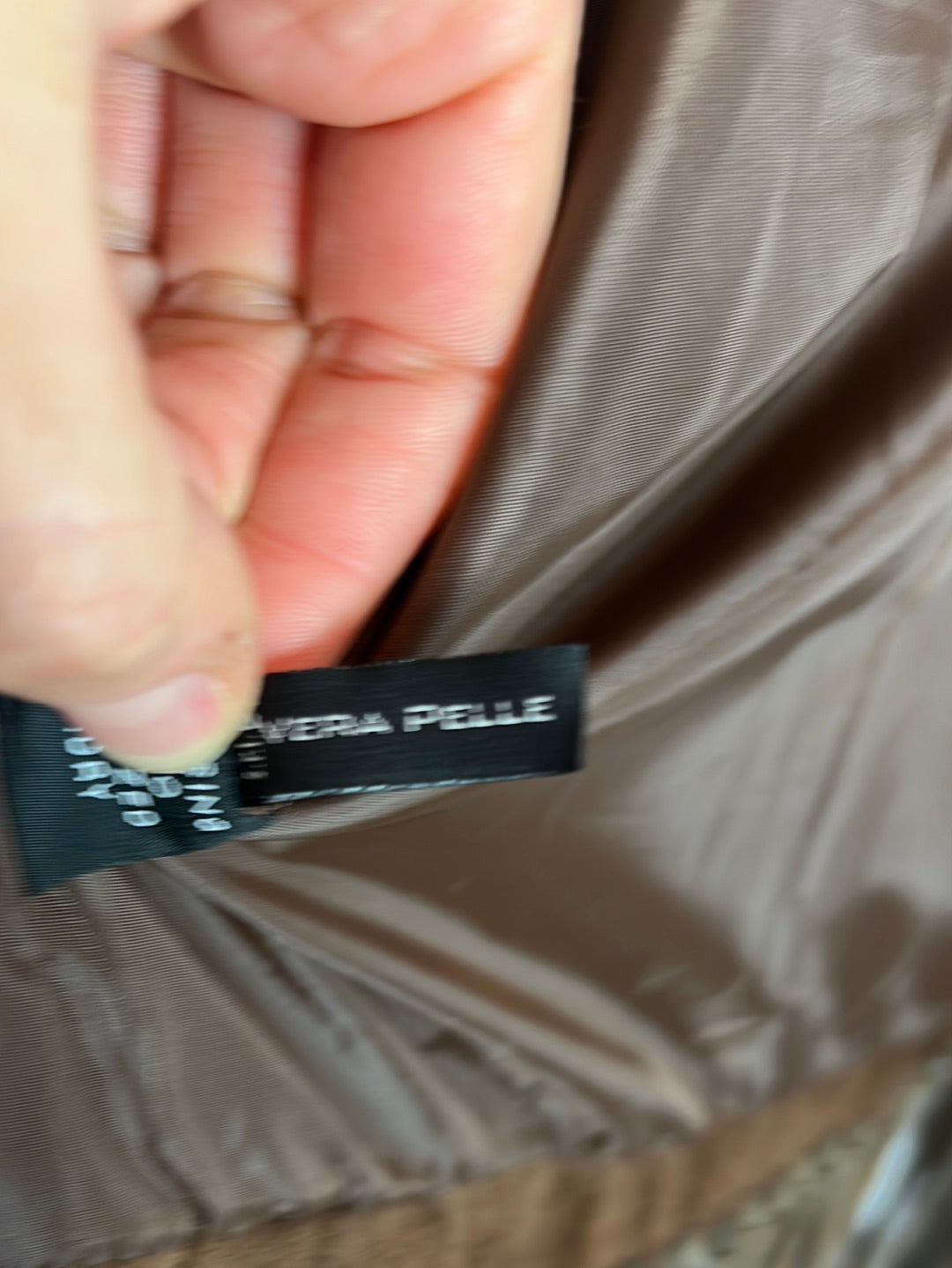 ANTONELLO SERIO. Brown leather vest with fringes. Size 40