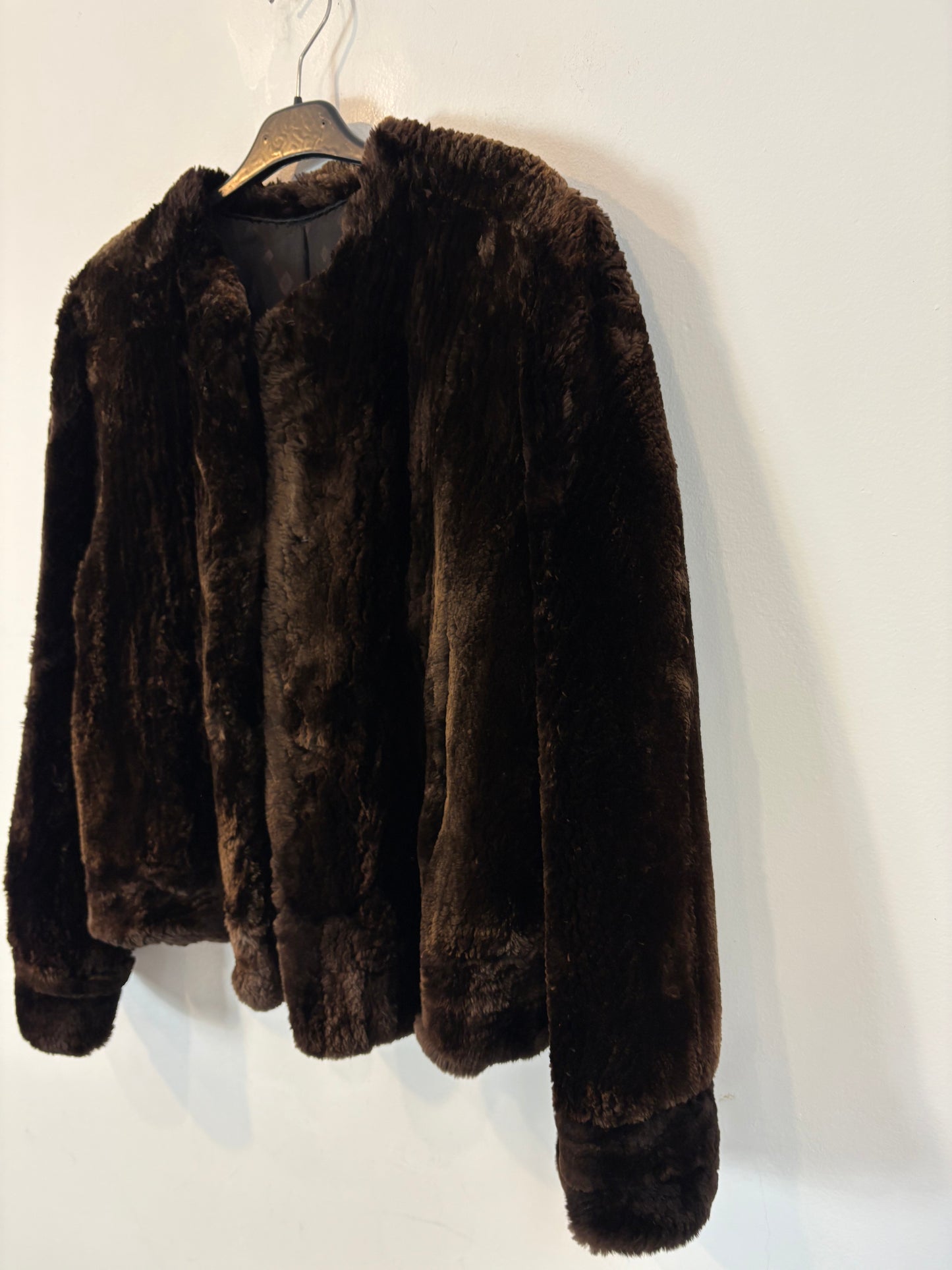 OTRAS. Chaqueta visón bolsillos