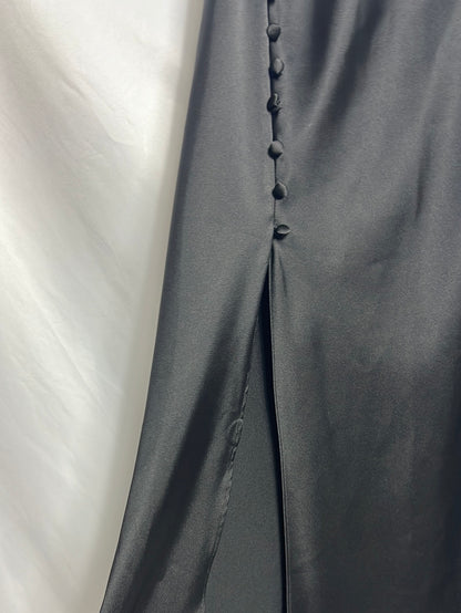 ZARA. Vestido midi negro satinado  botones. T S