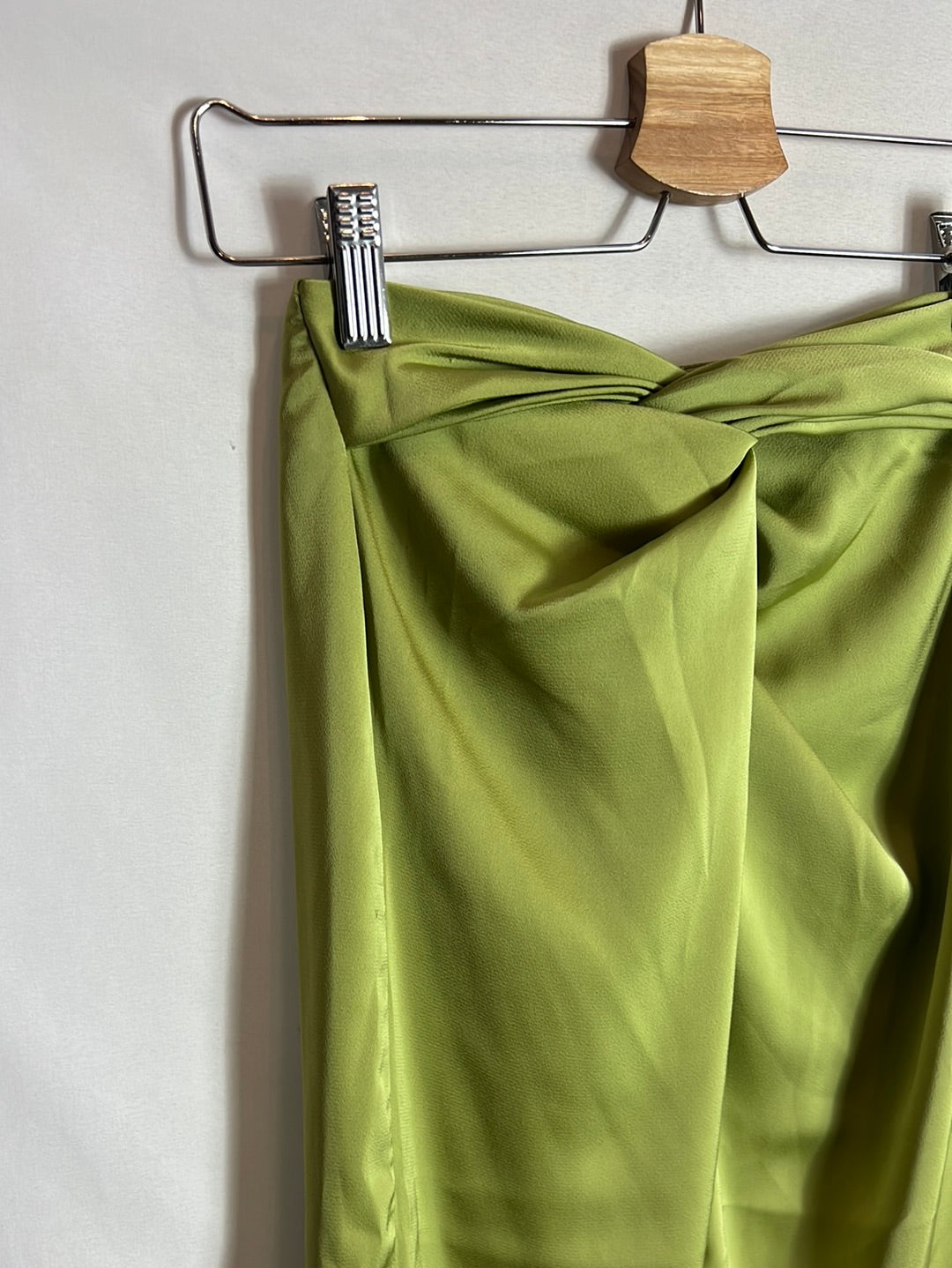 MYPEEOPTOES. Green satin midi skirt. Size 32
