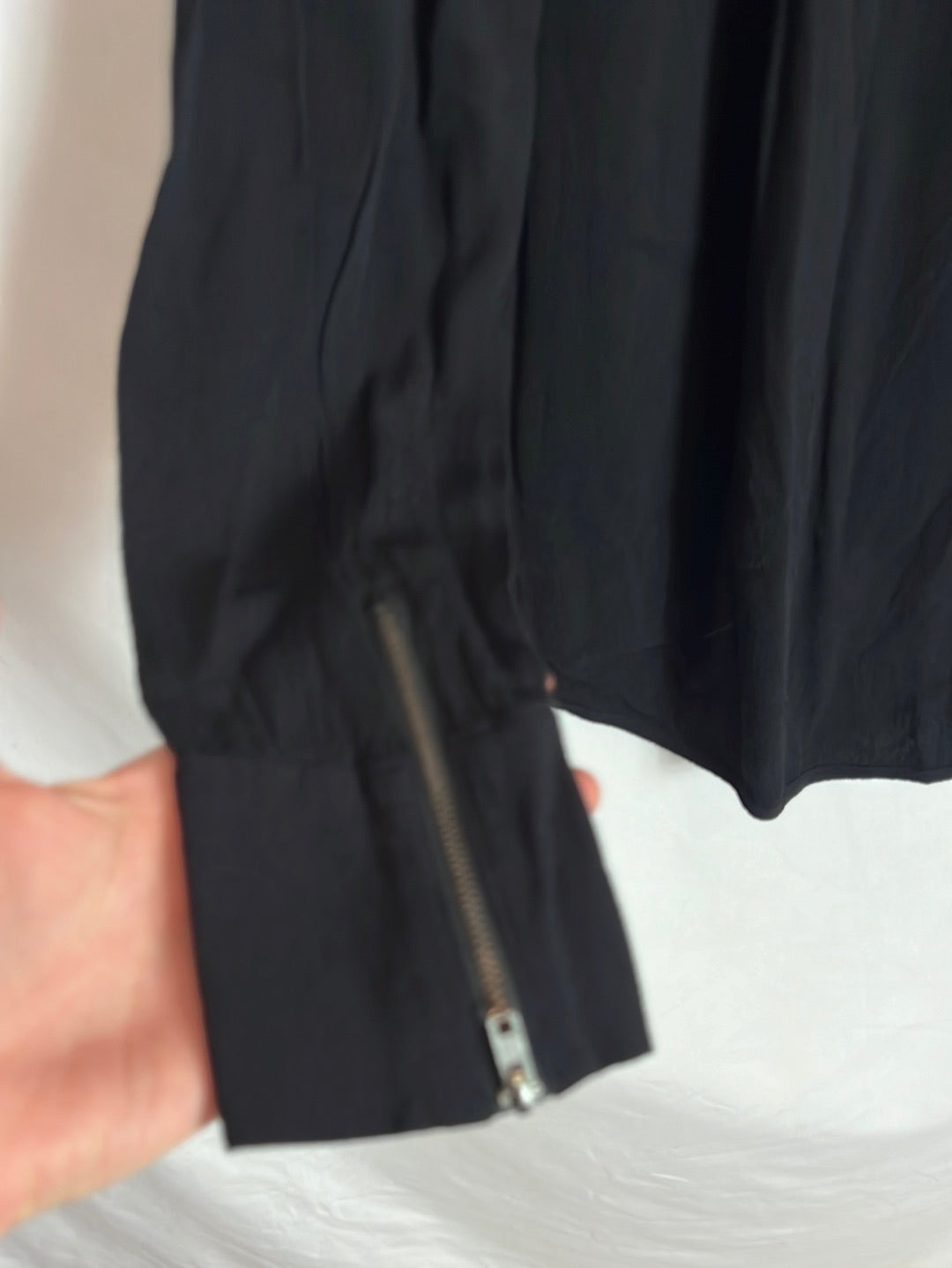 BA&SH. Blusa negro detalle puños . T 2(M)