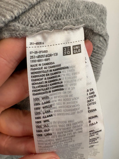 UNIQLO. Jersey gris lana cuello redondo. T S