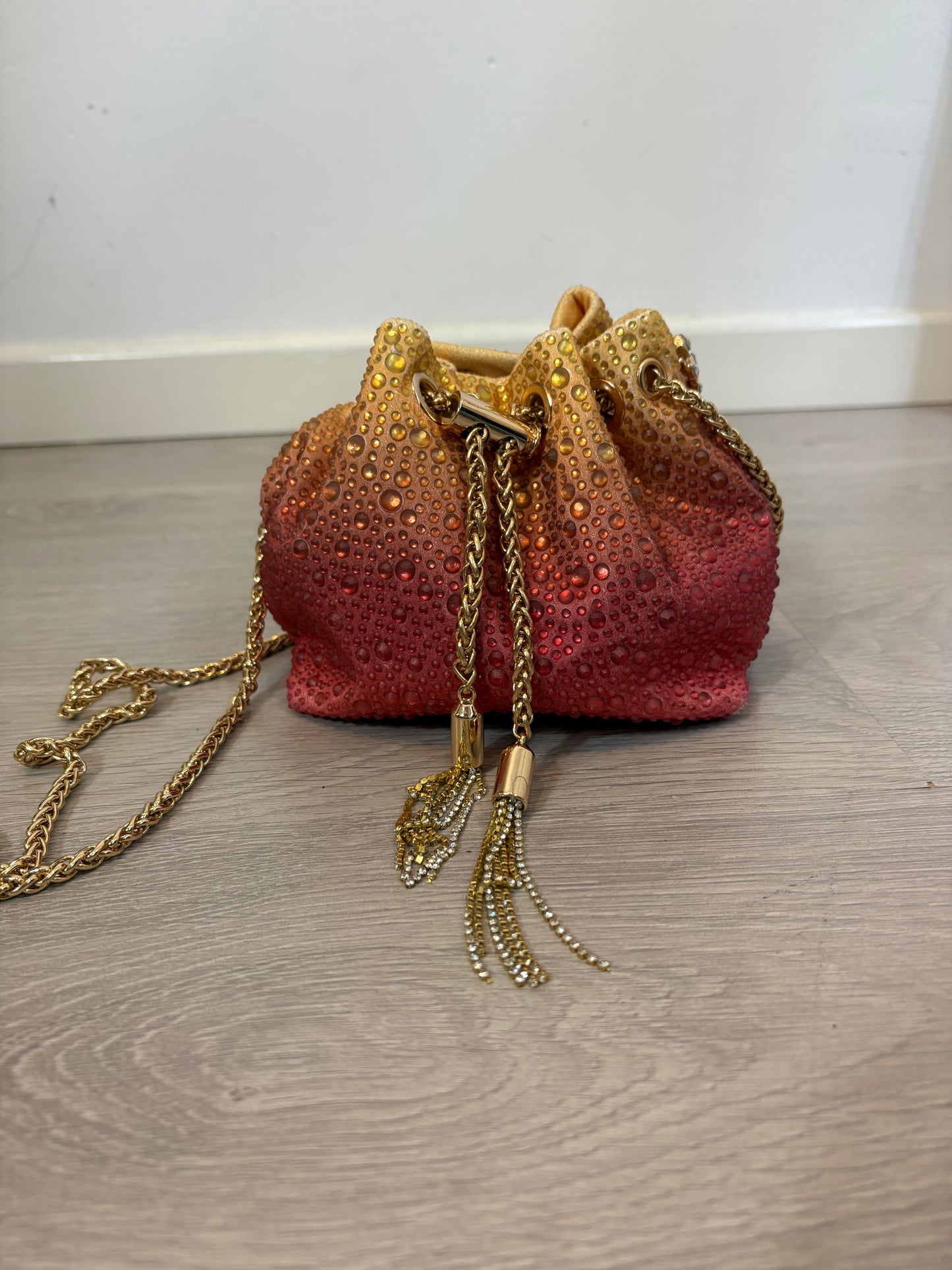 OTRAS. Bombonera pedrería doble asa