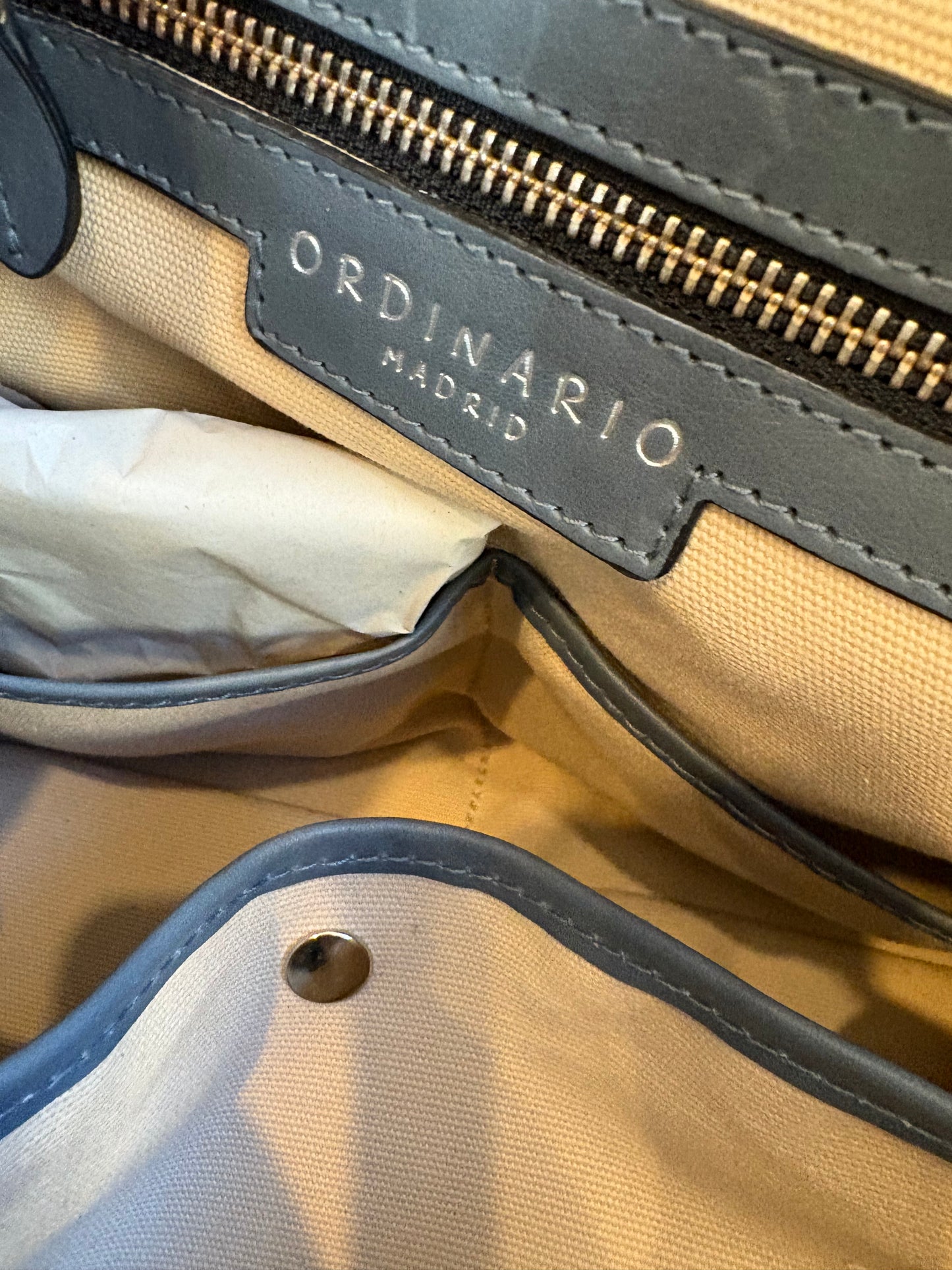 ORDINARIO MADRID. Bolso piel azul doble asa