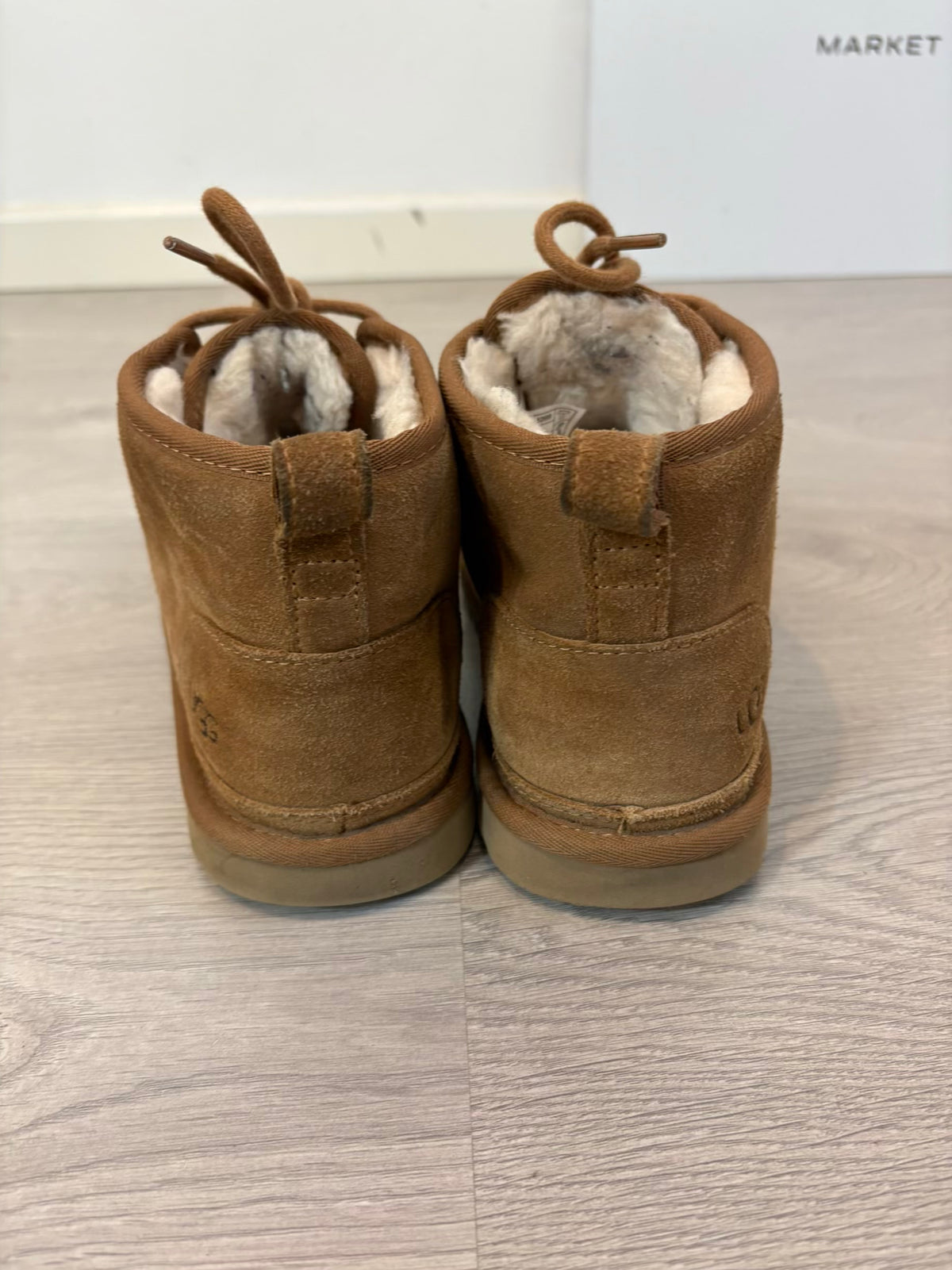 UGG. Botines clásicos cordones. T 39