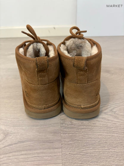 UGG. Botines clásicos cordones. T 39
