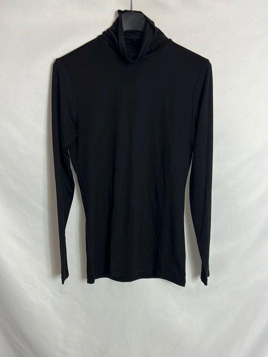 OTHERS. Black high-neck top. TS