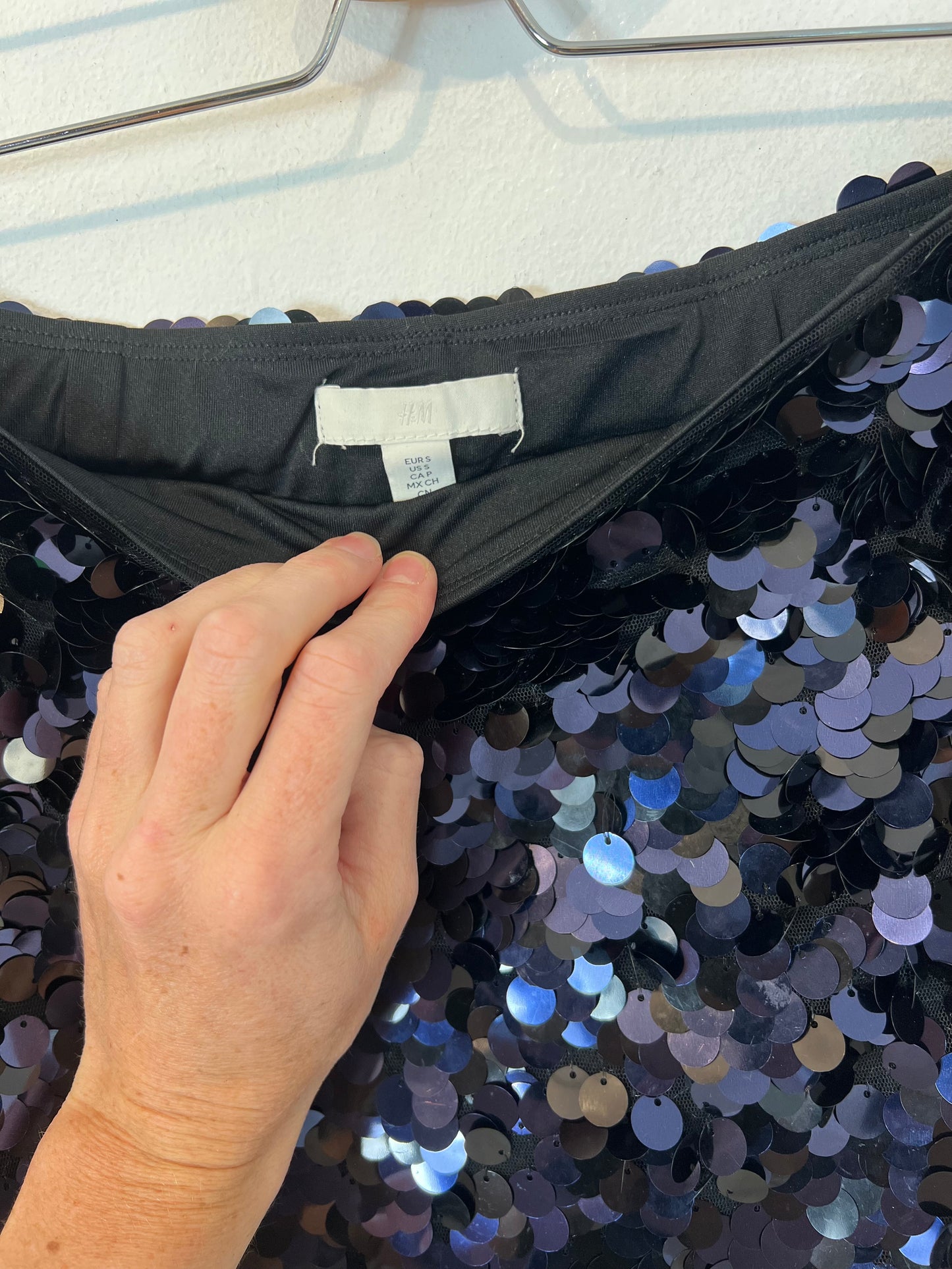H&amp;M. Ts sequin short skirt