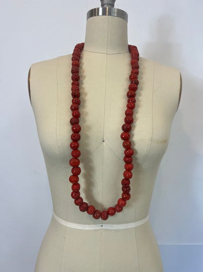 OTHERS. Long red bead necklace