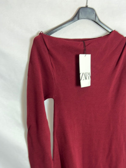 ZARA. Asymmetrical burgundy midi dress. TM