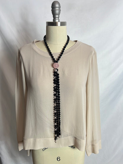 OTRAS. Collar pedreria negra y rosa