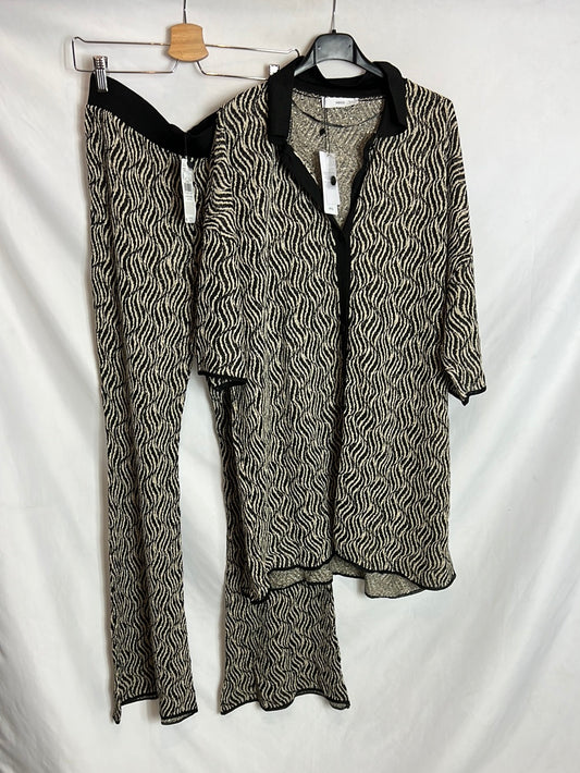 MANGO. Total look Chaqueta y pantalón fluidos hilos brillo. TXL