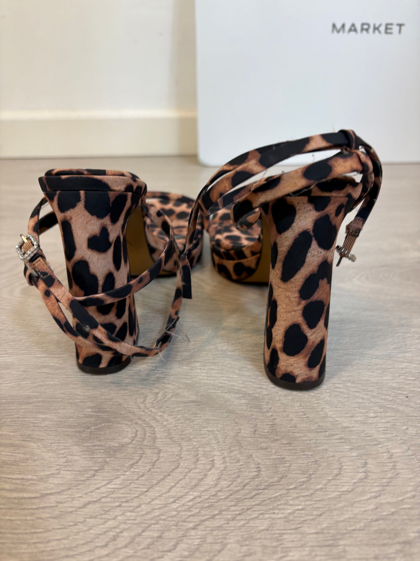 ZARA. Sandalia animal print. T 38