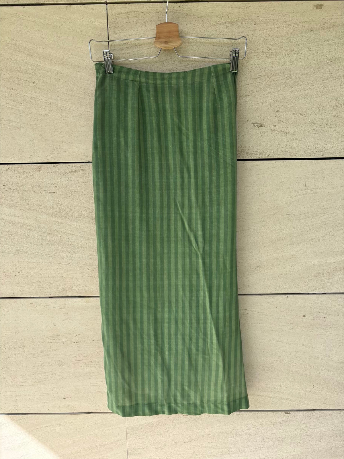 CANTÉ x ANITA. Falda larga cruzada rayas en verde
