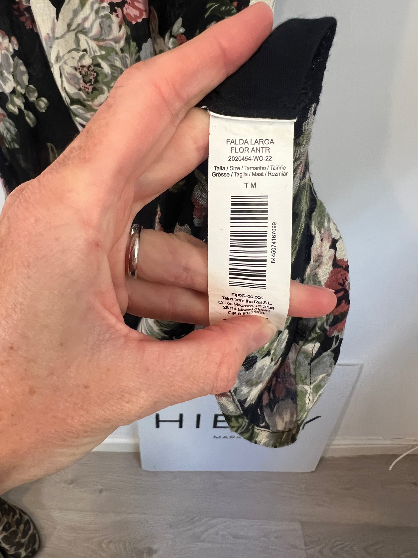 NICOLÍ. falda negra flores T.m