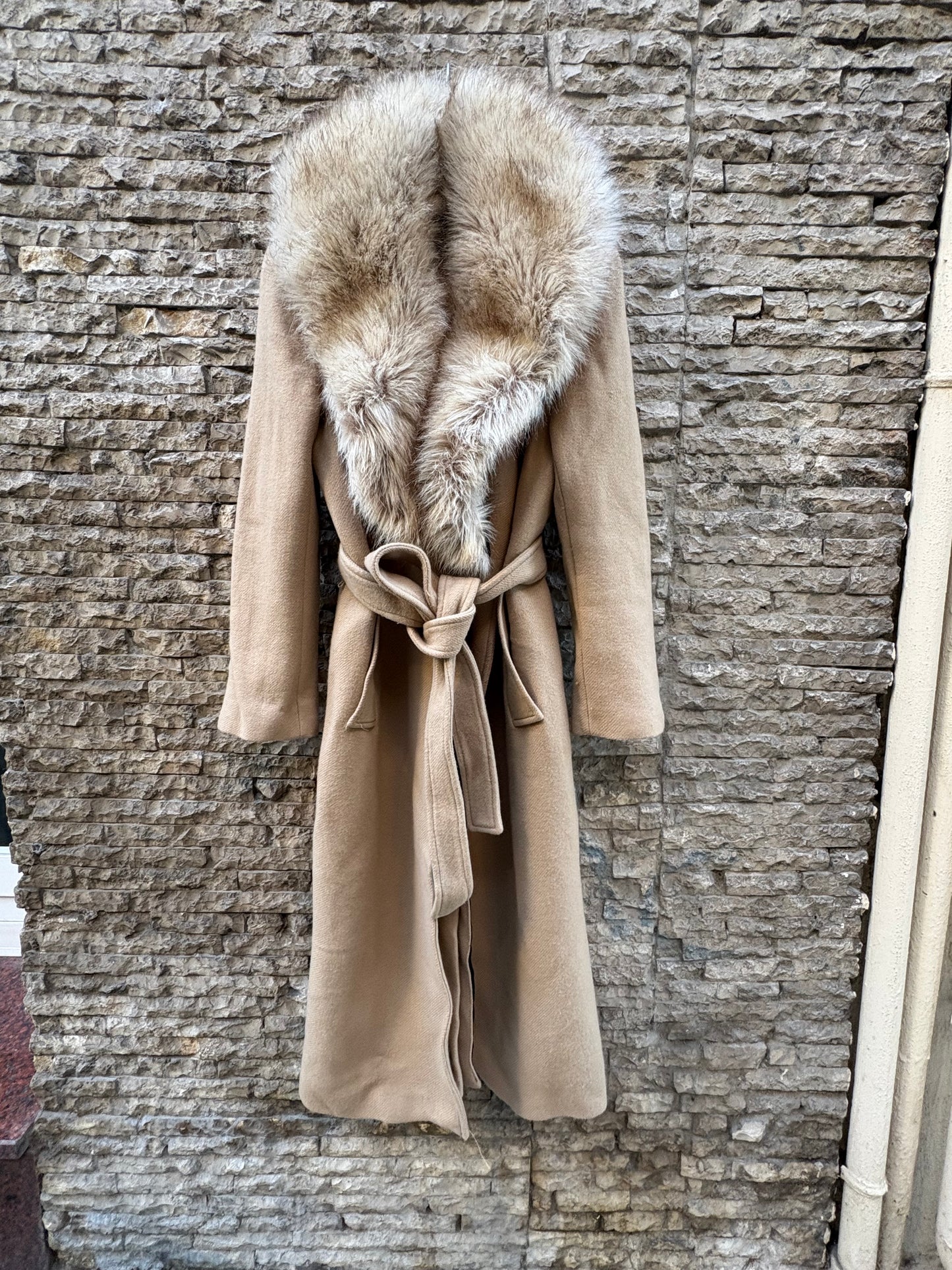 ZARA. Abrigo largo camel lana