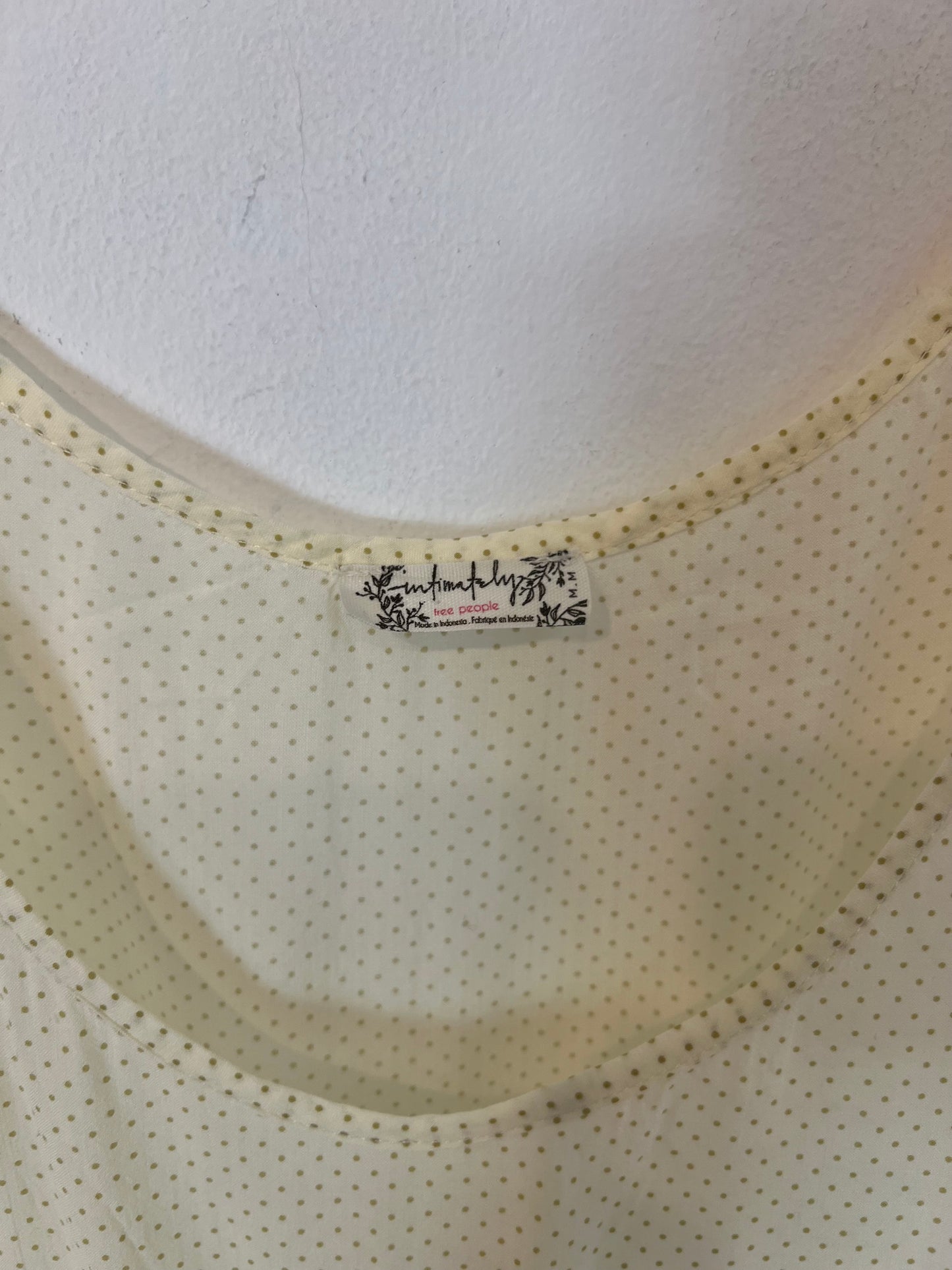 FREE PEOPLE. Mono beige lunares y encaje T.m