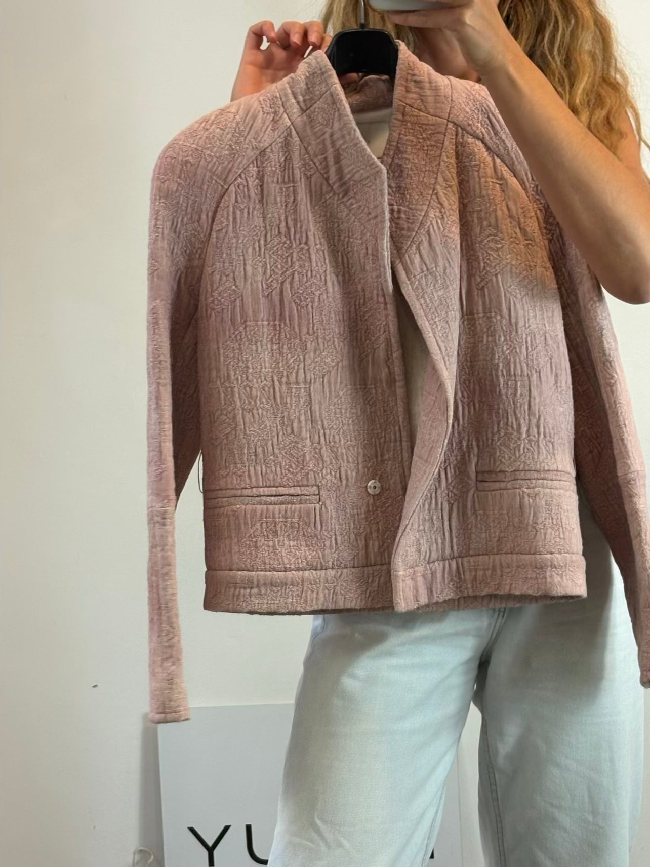 IRO. Chaqueta rosa textura bordados