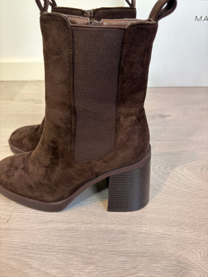 OTRAS. Botines marrón tacón ancho