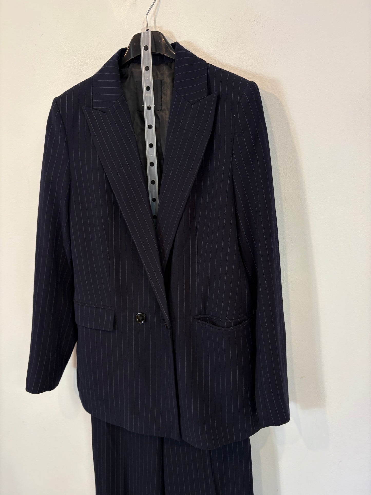 MANGO. Traje de chaqueta fluido rayas