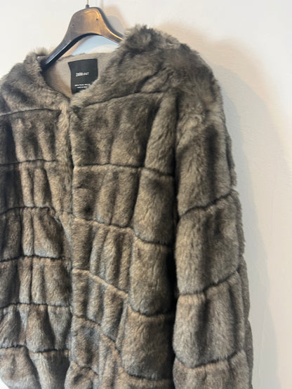 ZARA. Chaqueta pelo tonos grises. T M