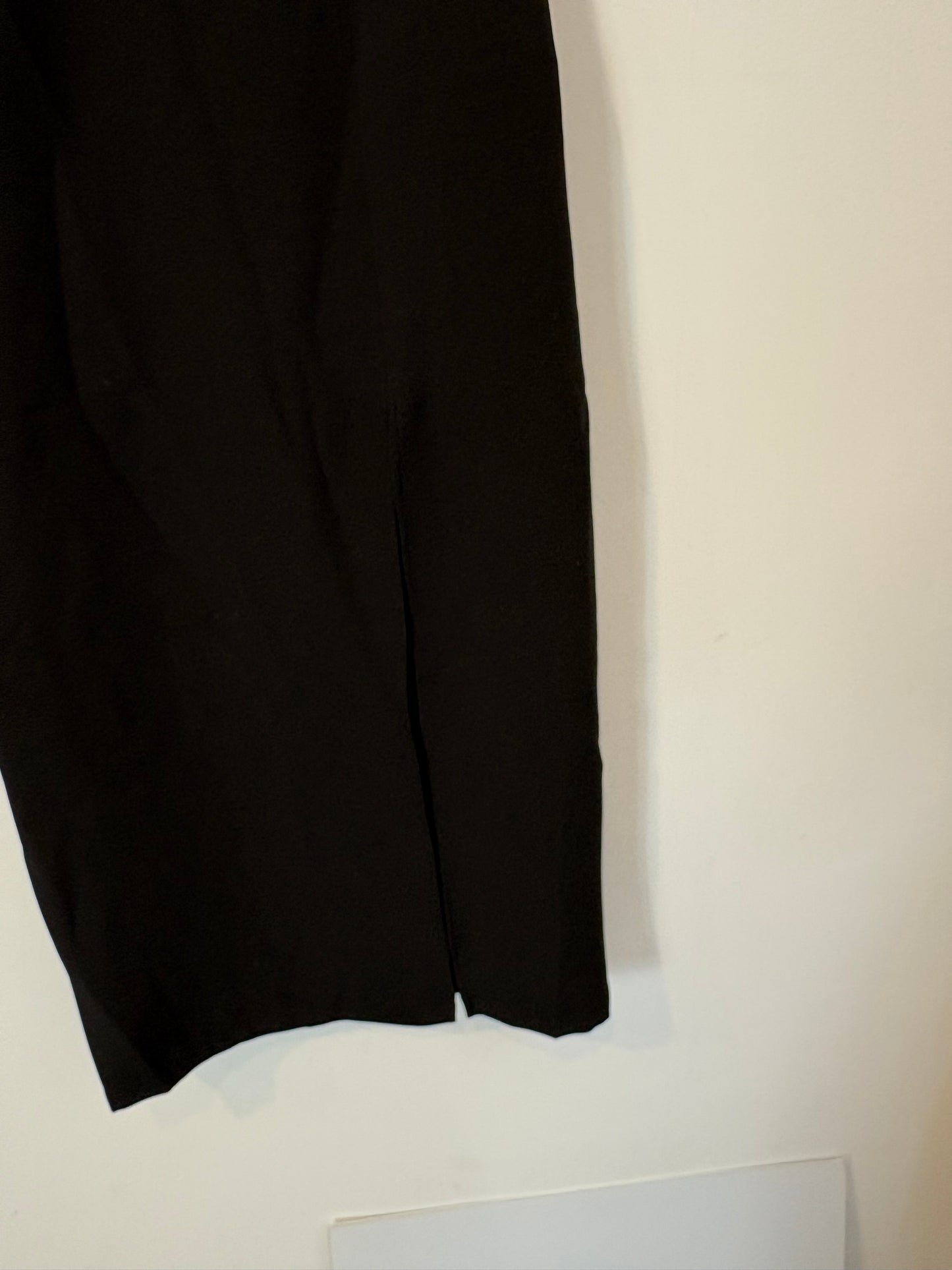 ZARA. Falda tubo negra abertura