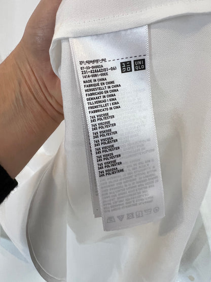 UNIQLO. Camisa blanca fluida. T XS
