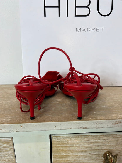 ZARA. Sandalia rojas flores T.40