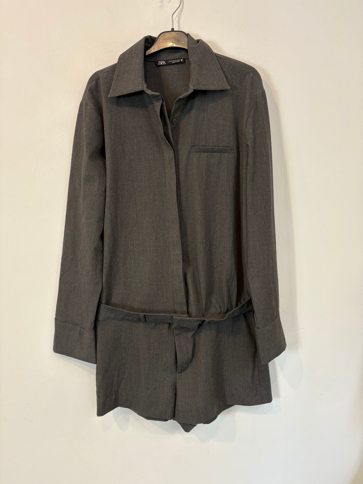 ZARA. Mono corto gris marengo