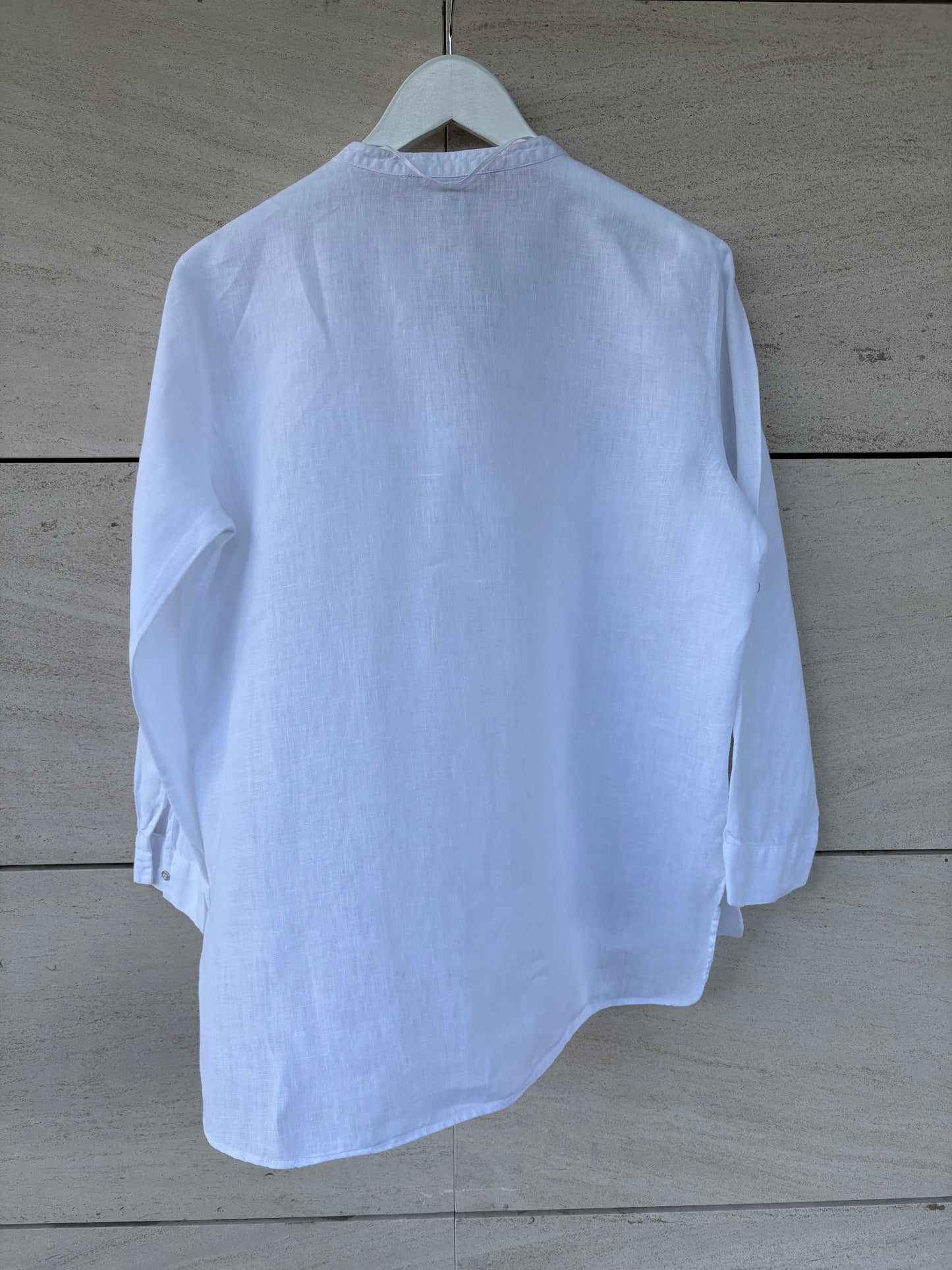 ZARA. Camisa blanca 100% lino bolsillos