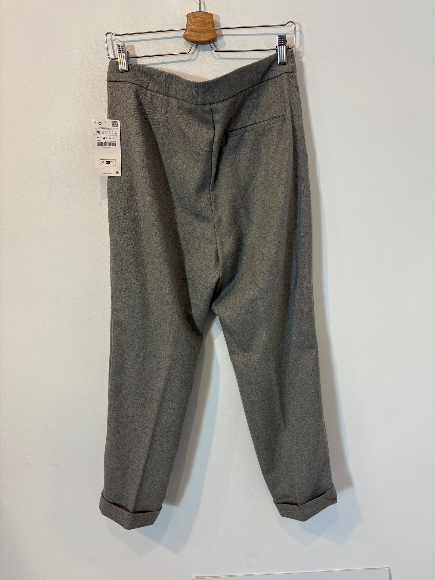 ZARA. Pantalón pinza textura gris