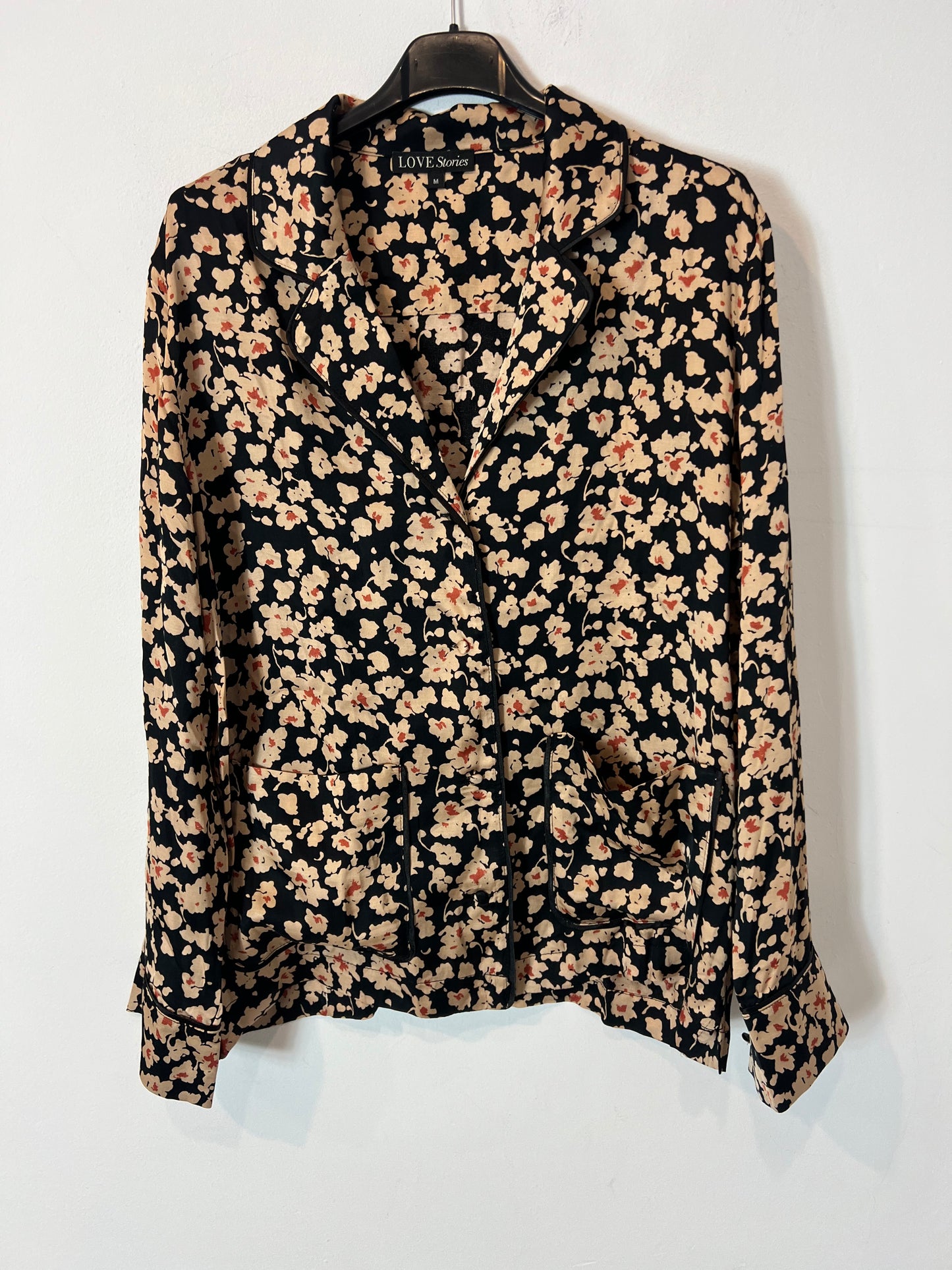 LOVE STORIES. Tm flower print black blouse