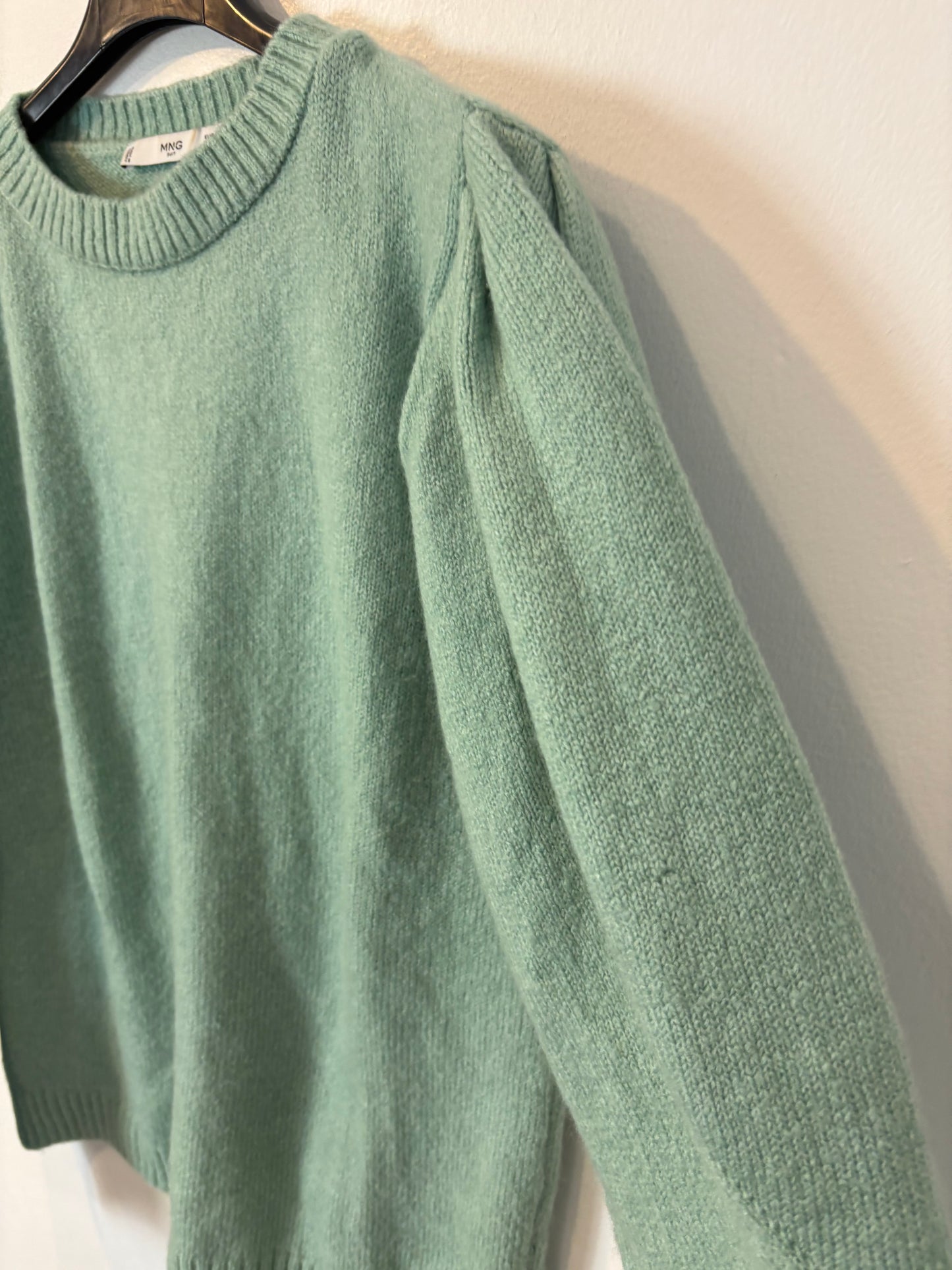 MANGO. Jersey verde agua detalle hombros