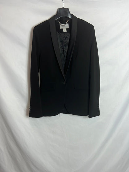 H&M. Blazer negra solapa textura. T.38