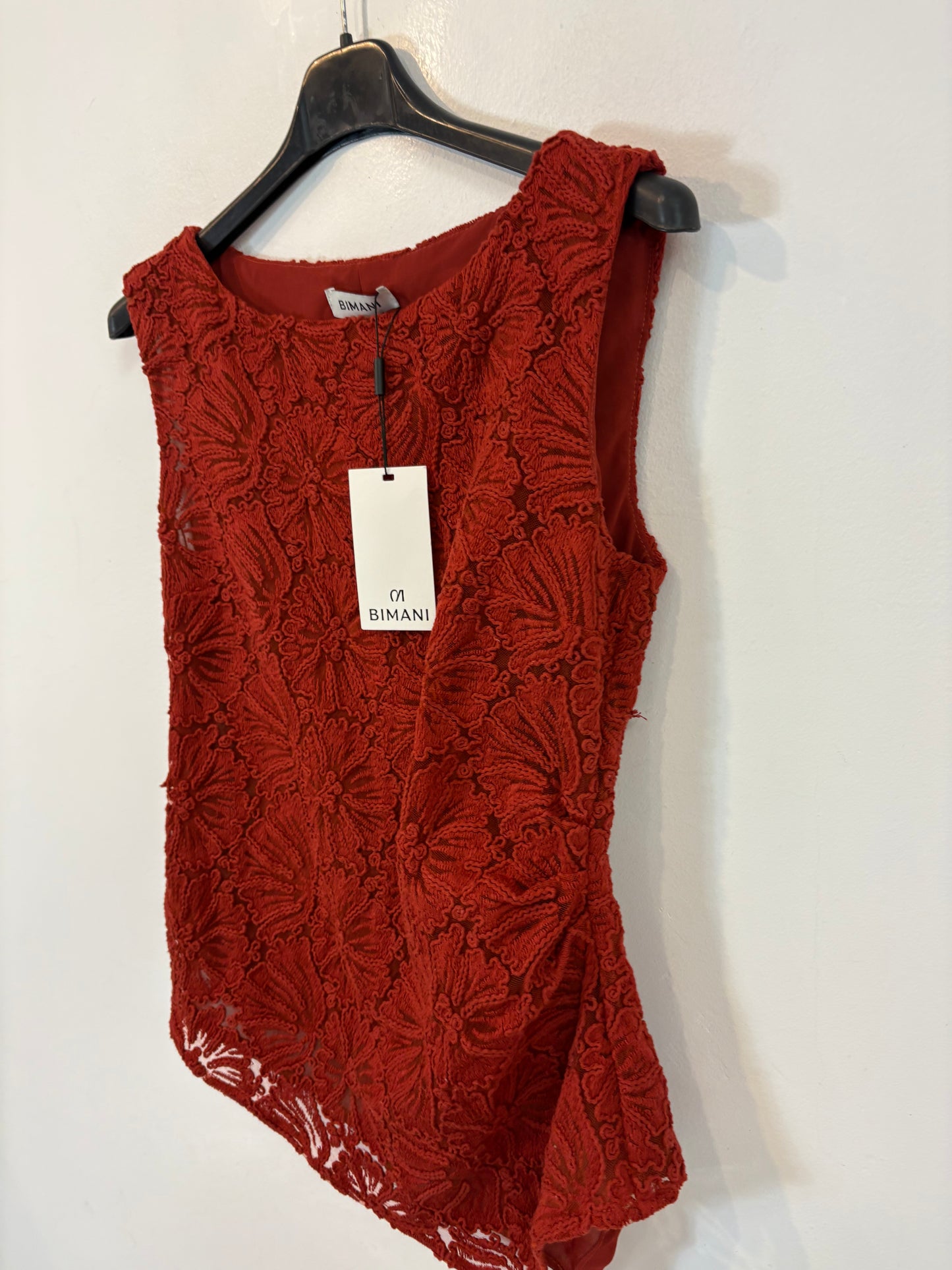 BIMANI. Conjunto top textura y falda fluida