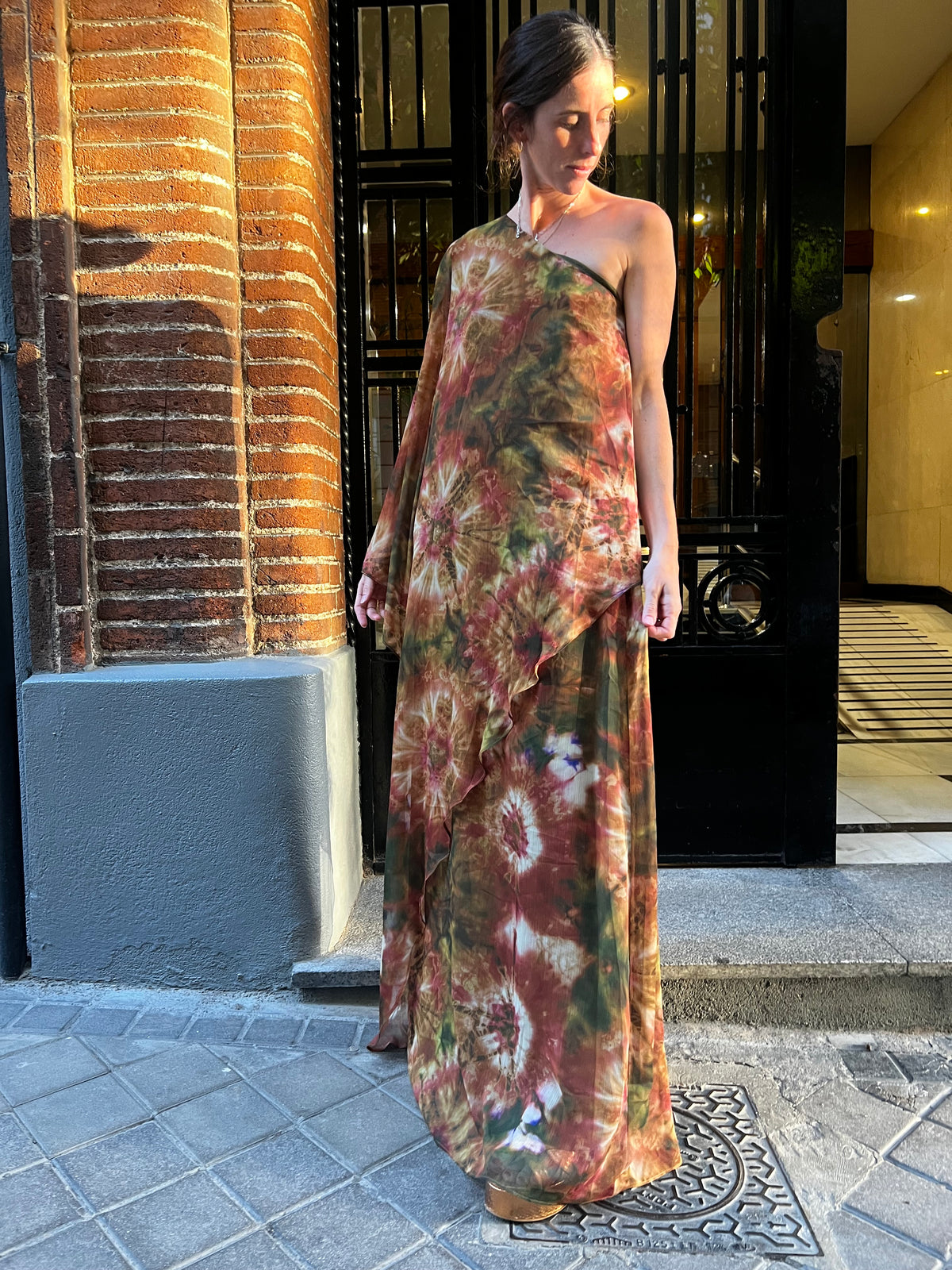 JUANAVELLANEDA X SEEIOU. Vestido asimétrico