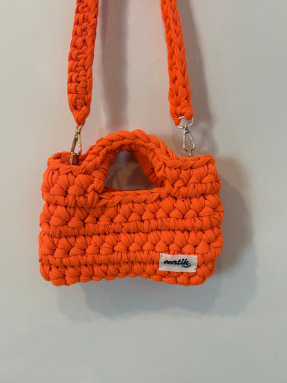 OTRAS. Bolso naranja handmade