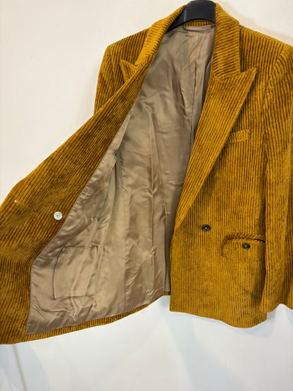 BLAZÉ MILANO. Modelo Everyday blazer pana camel