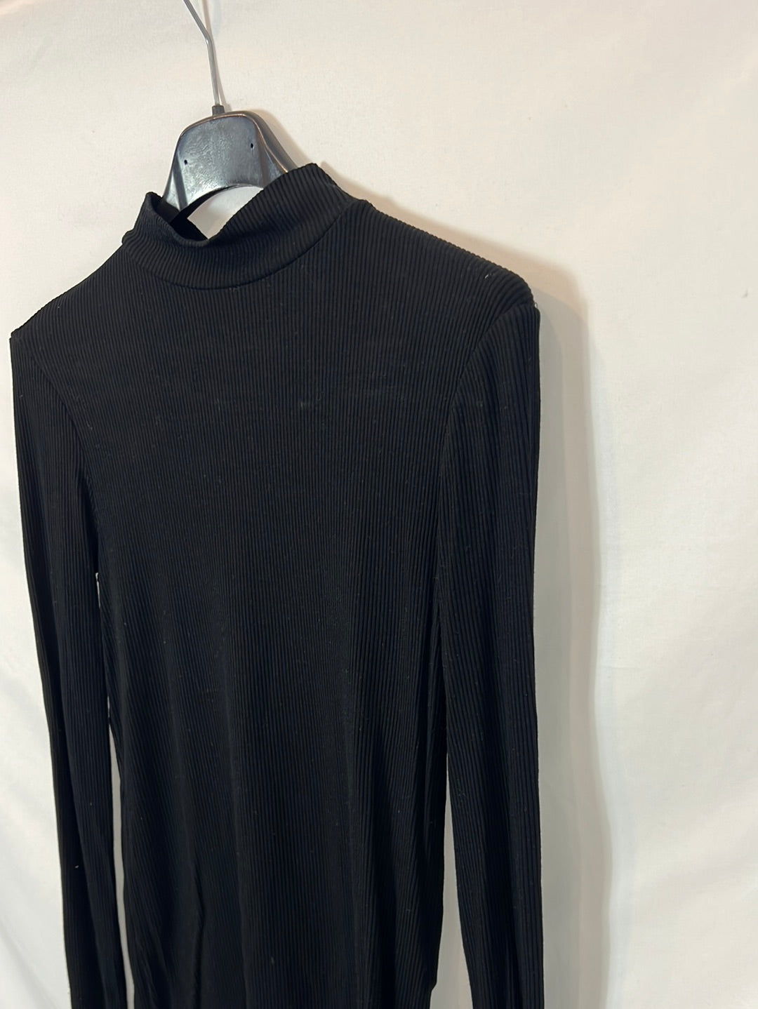 ZARA. Black ribbed Ts top