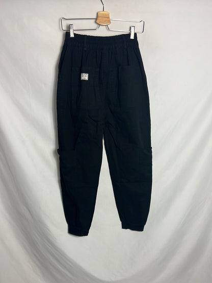 BERSHKA. Pantalón slouchy negro bolsillos. T 38